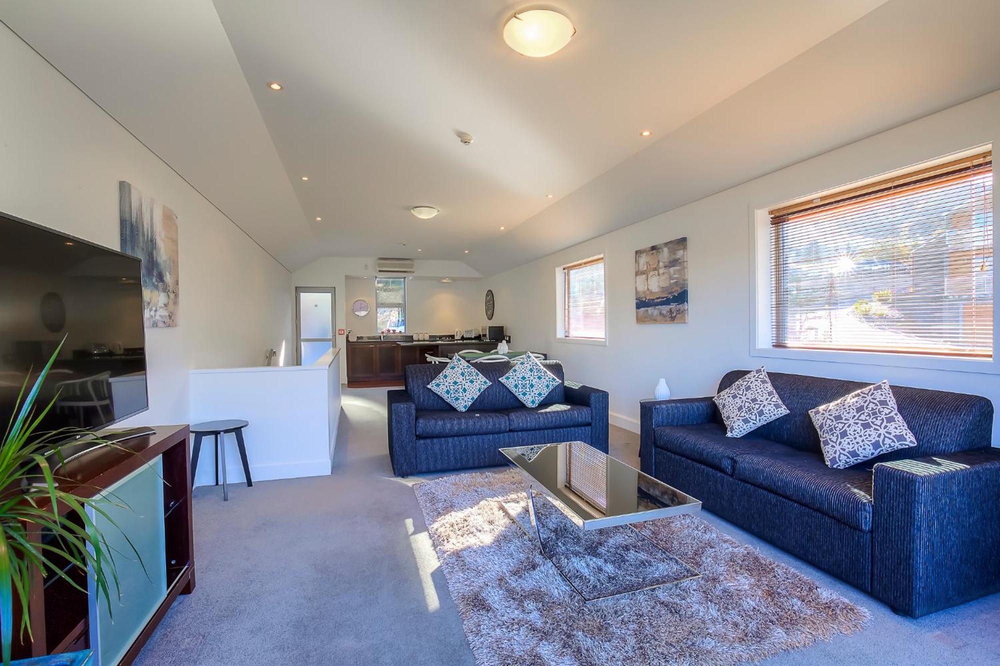 Alpine Vista - Queenstown Holiday Home エクステリア 写真